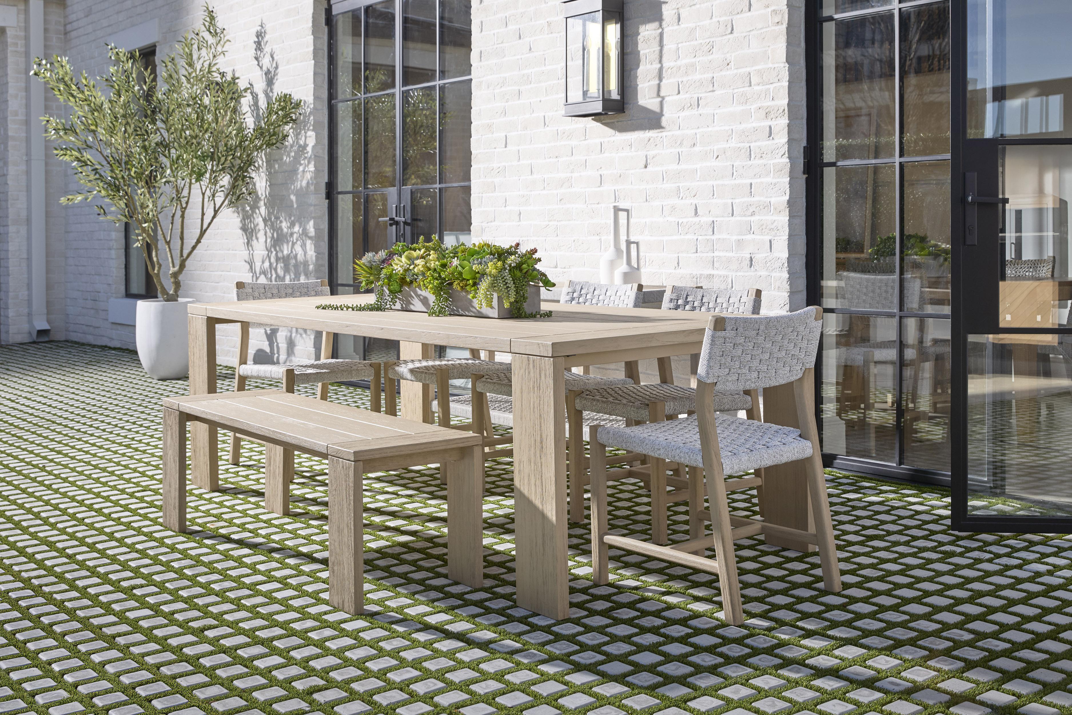 OUTSIDE IN　アウトドアイン　テーブル Big Sur Outdoor Dining Table | Essentials For Living